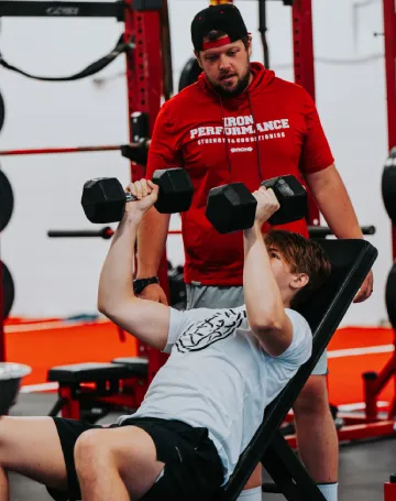 Iron Performance Center Man training Dumbbell Incline Press